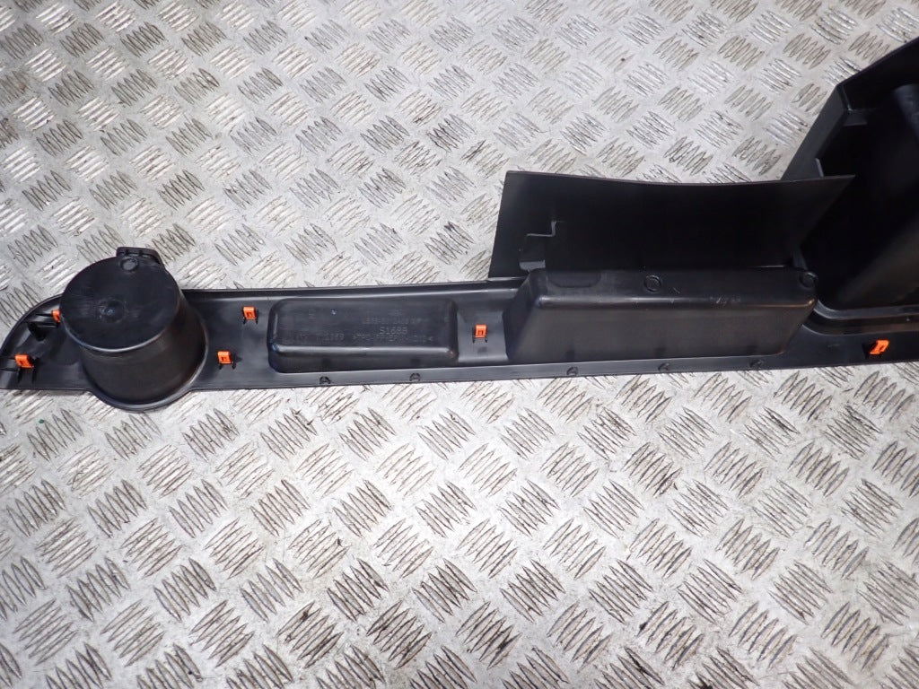 Boczek Bagaznika Prawy Dolny Ford Explorer ST 2020-