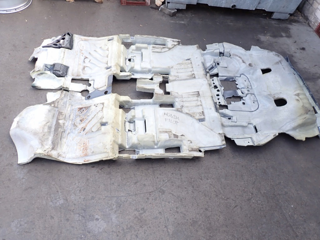 Dywan Wykładzina Kpl. Honda Pilot 4 YG2 4x4 2023