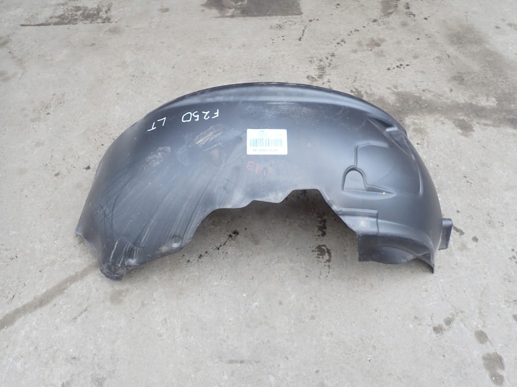Nadkole tylne lewe do Ford F350 F250 2021, czarne, auto parts marki Autolandparts, widok na zewnętrzną stronę.