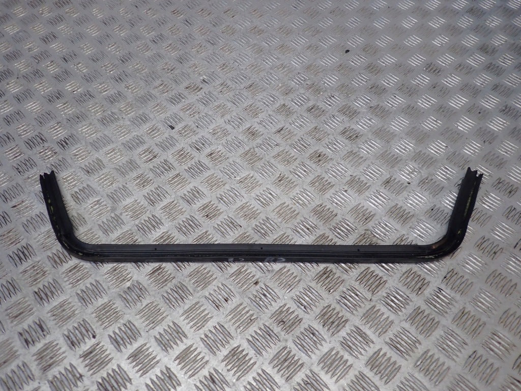 Rear Roof Window Seal Lower Chevrolet Corvette C8 Convertible 2020-