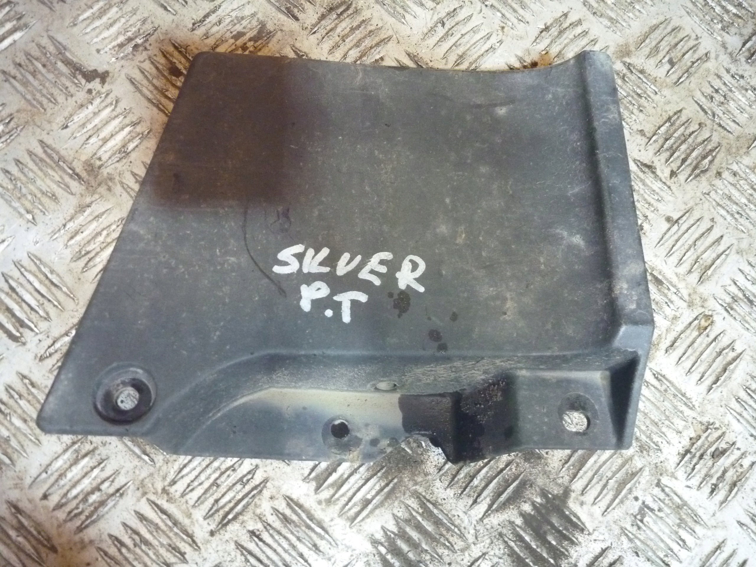 Chlapacz Prawy Tylny Chevrolet Silverado 2014