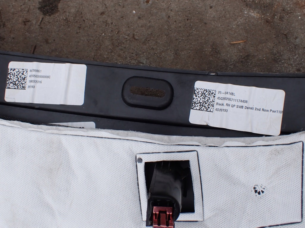 Boczek Bagaznika Prawy Tapicerka Chevrolet Tahoe GMC Yukon 2021-