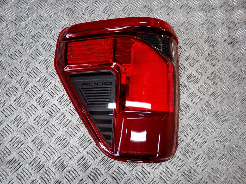 Lampa lewa tylna do Ford F150 Crew Cab 2025, lampa na blind spot, marka Autolandparts, widok z tyłu pojazdu