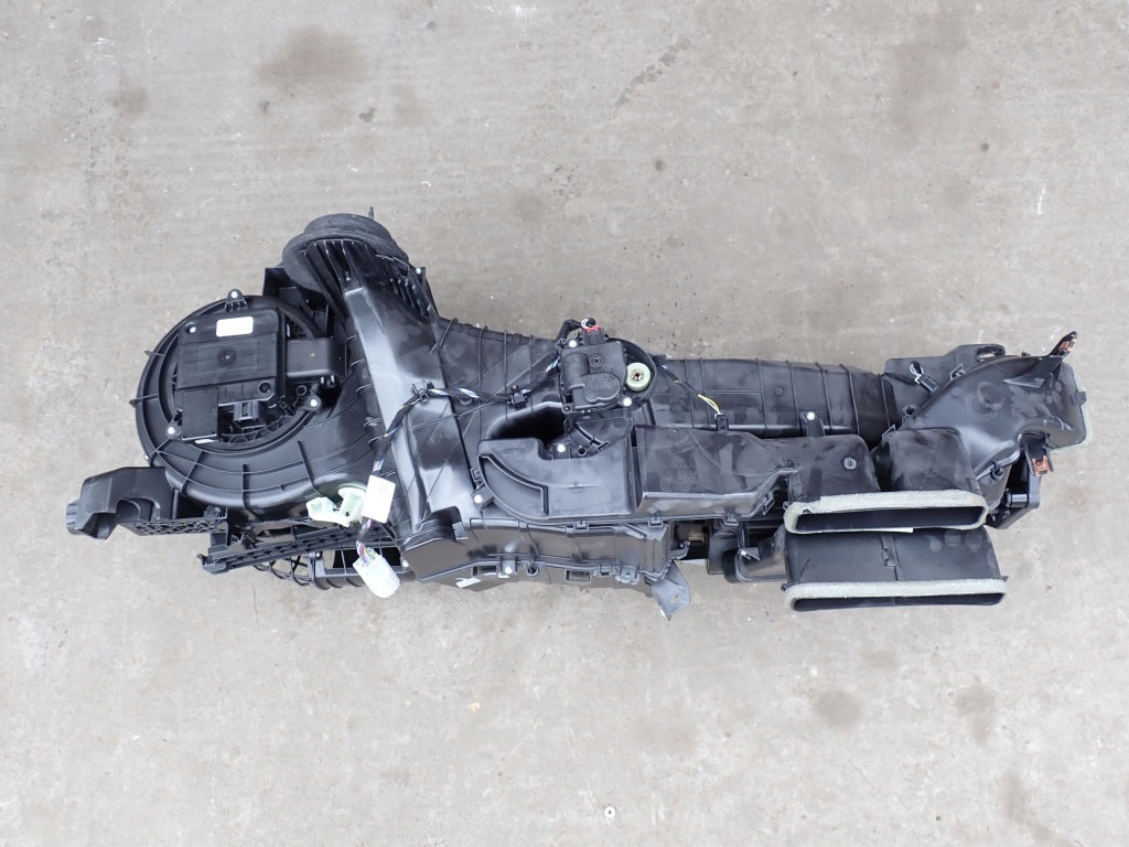 Nagrzewnica Ford F150 2025 LIFT marki Autolandparts, części samochodowe do pojazdu, widok na element grzewczy i instalację