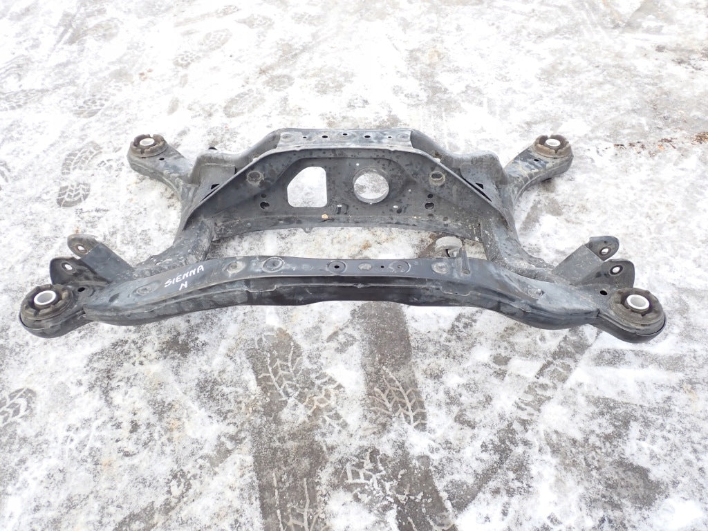 Sanki Tylne Belka Tylnego Zawieszenia Toyota Sienna XL40 2021