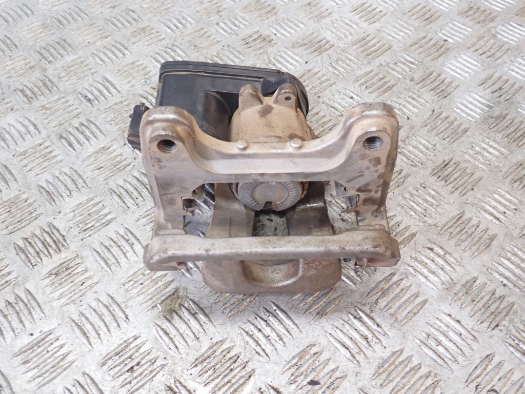 Zacisk Tylny Elek. Chevrolet Tahoe Suburban Cadillac Escalade GMC Yukon 21-