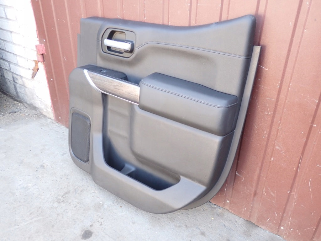 Right-hand rear door panel for the 2019– Chevrolet Silverado and GMC Sierra 4x4 – from Autolandparts