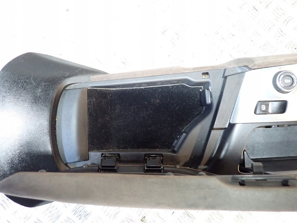 Tunnel Armrest Kit Chevrolet Corvette C7 3LT