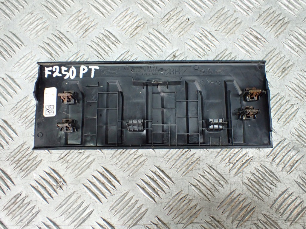 Osłona progu tylnego Ford F350 F250 F150 Super Duty 2021, autolandparts, chroni zderzak i podwozie, czarna, stalowa.