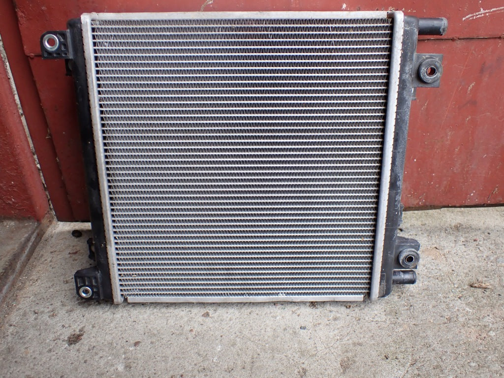 Intercooler Right Toyota Tundra Sequoia 2022-