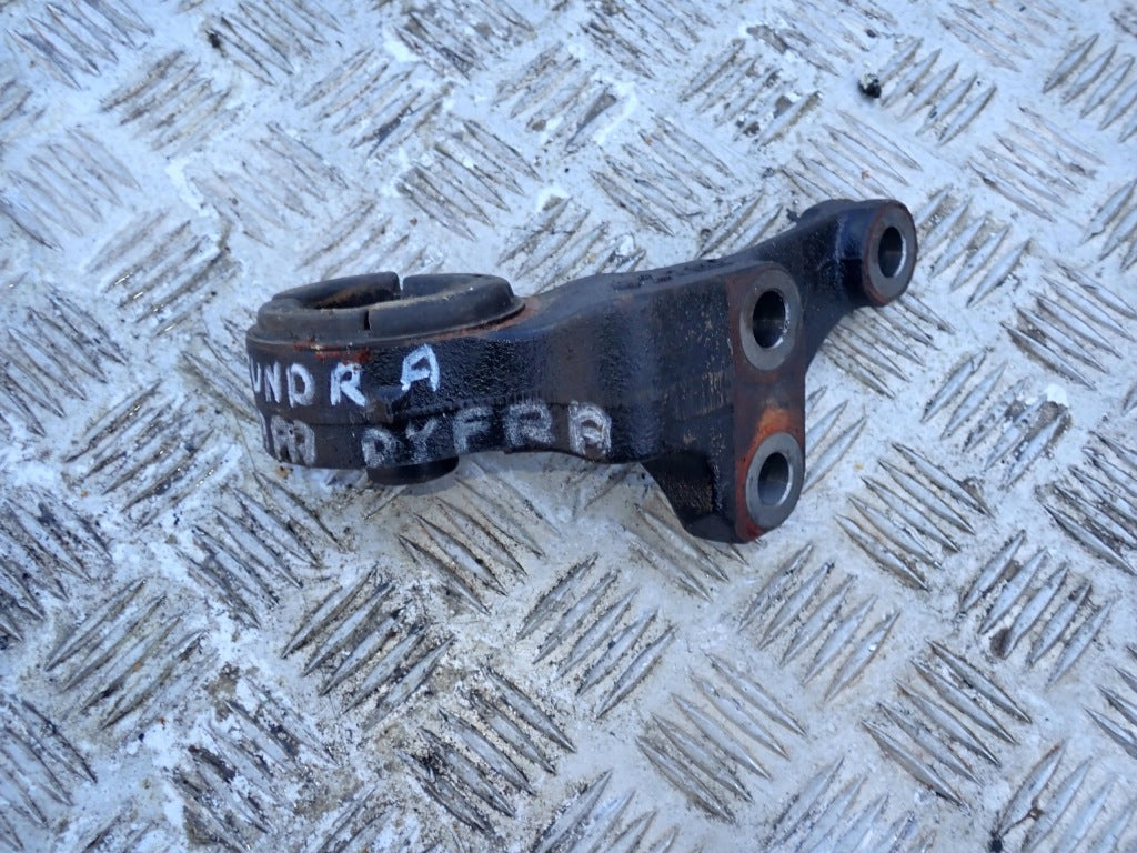 Łapa Dyfra Mostu Przedniego Toyota Tundra 5.7 2008