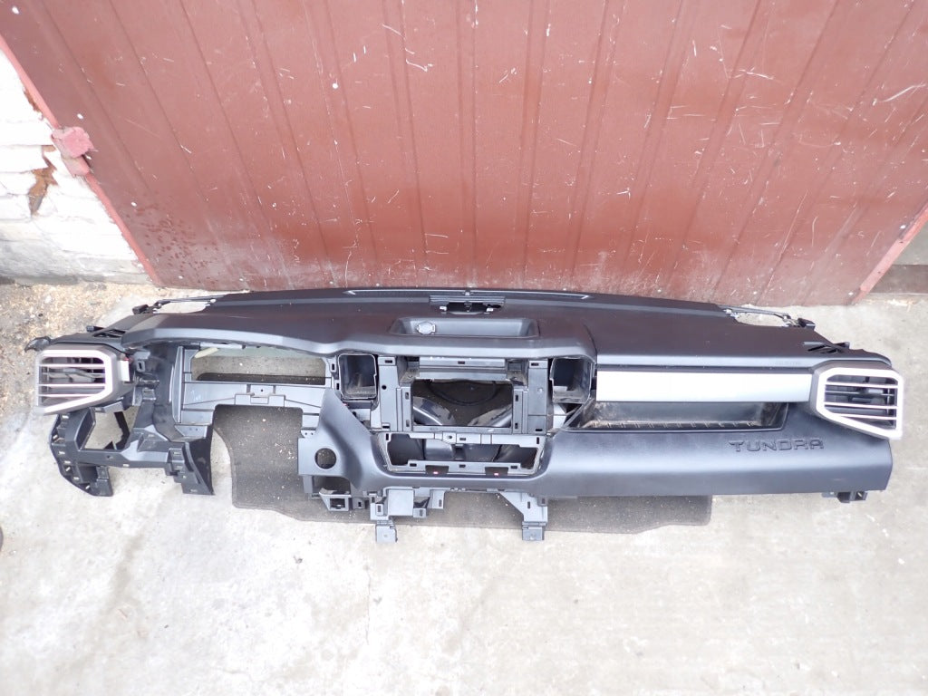 Deska Kokpit Toyota Tundra Sequoia 2022-