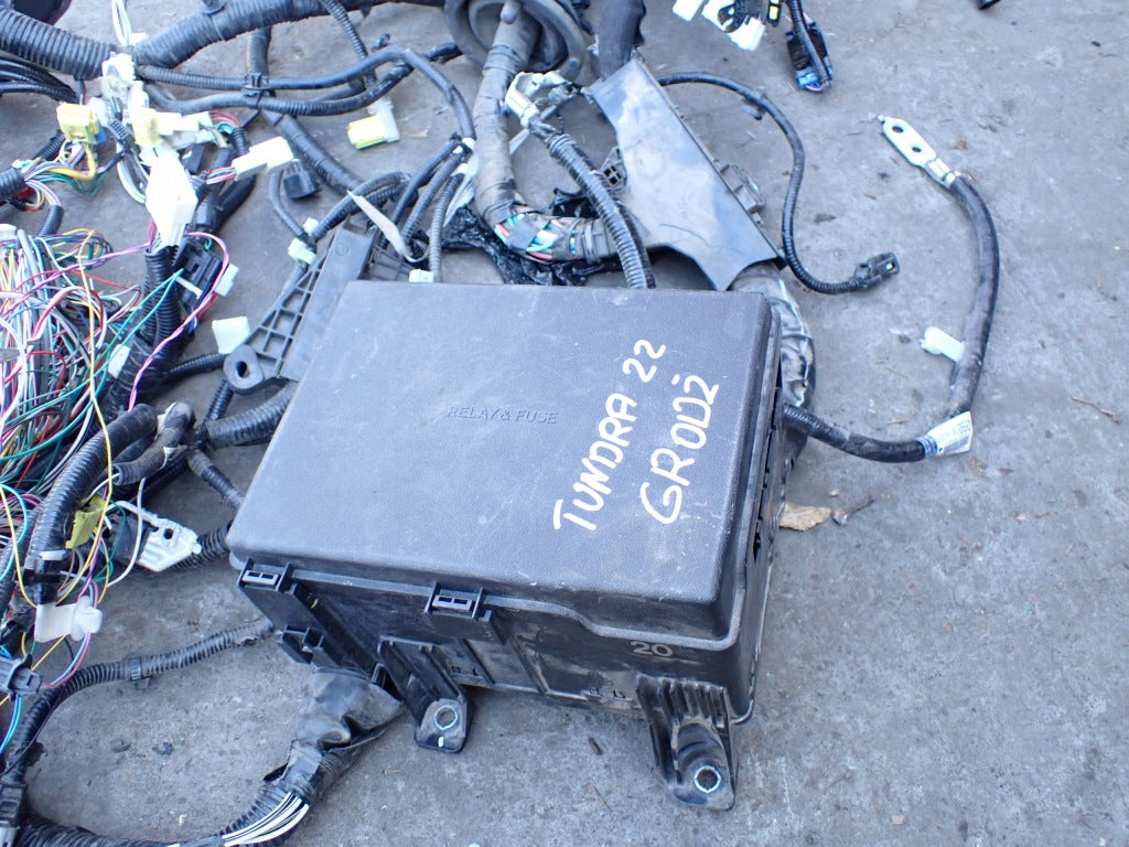 Skrzynka Bezpieczników Wiązka Komory Silnika Toyota Tundra Sequoia 2022-