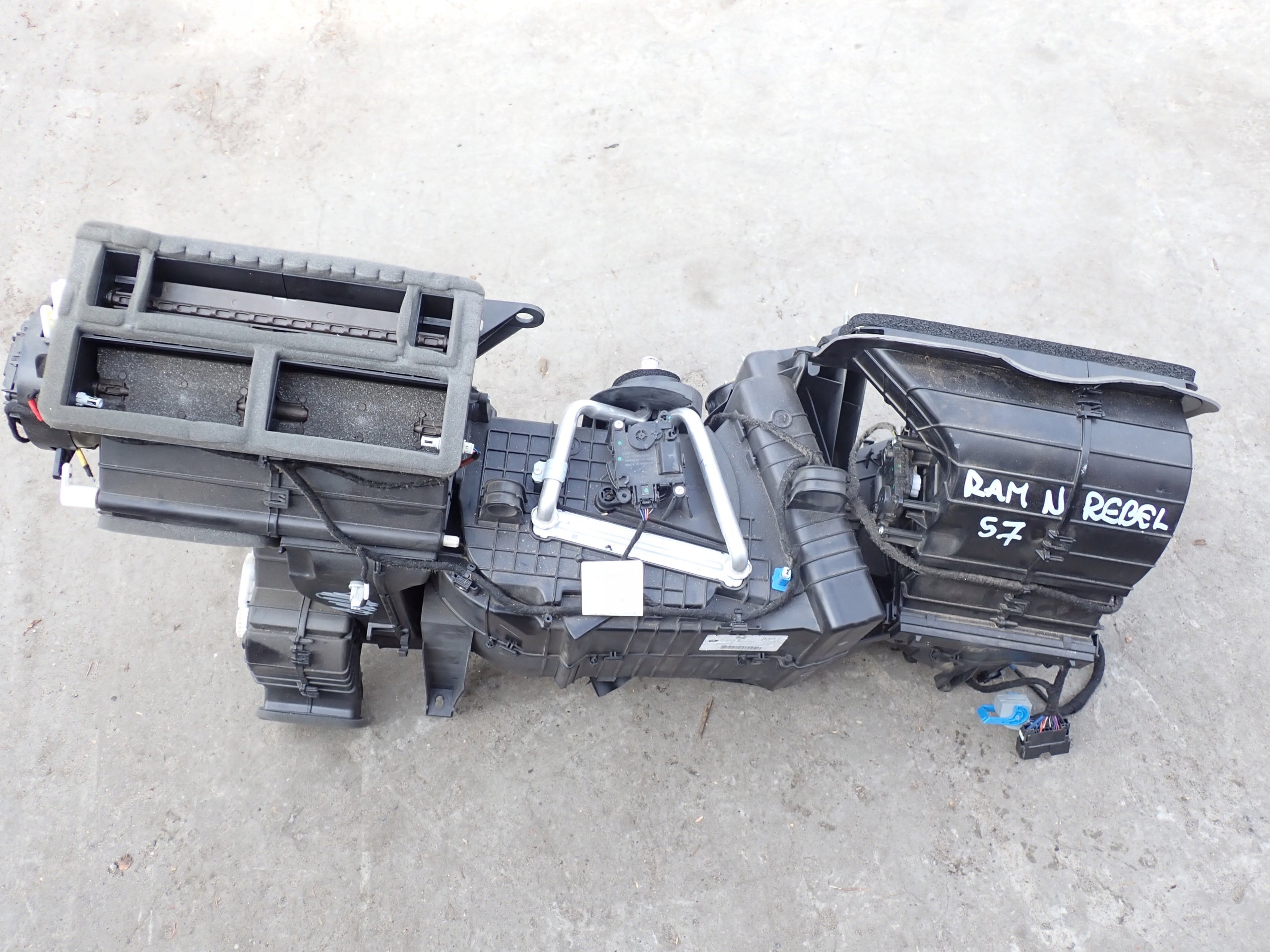 Nagrzewnica KPL Dodge RAM V Limited 2019-