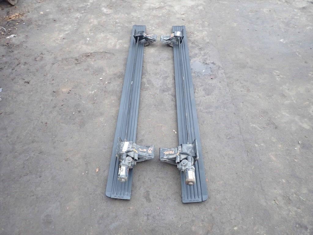 Electric Retractable Steps Pair Set Dodge RAM Crew Cab V 2019-
