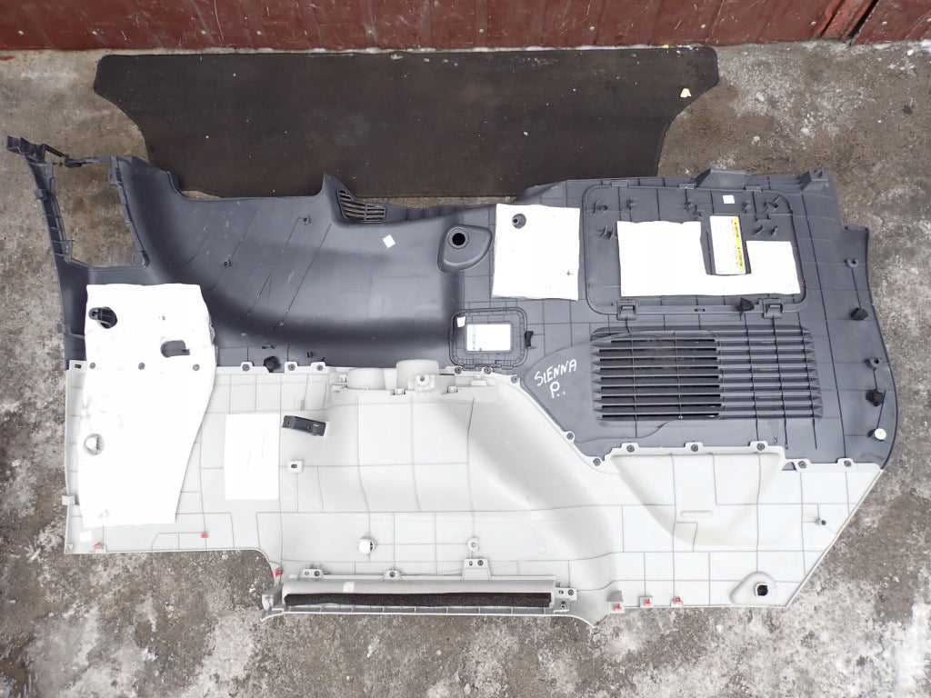Boczek Bagażnika Prawy Kpl. Toyota Sienna XL40 2021