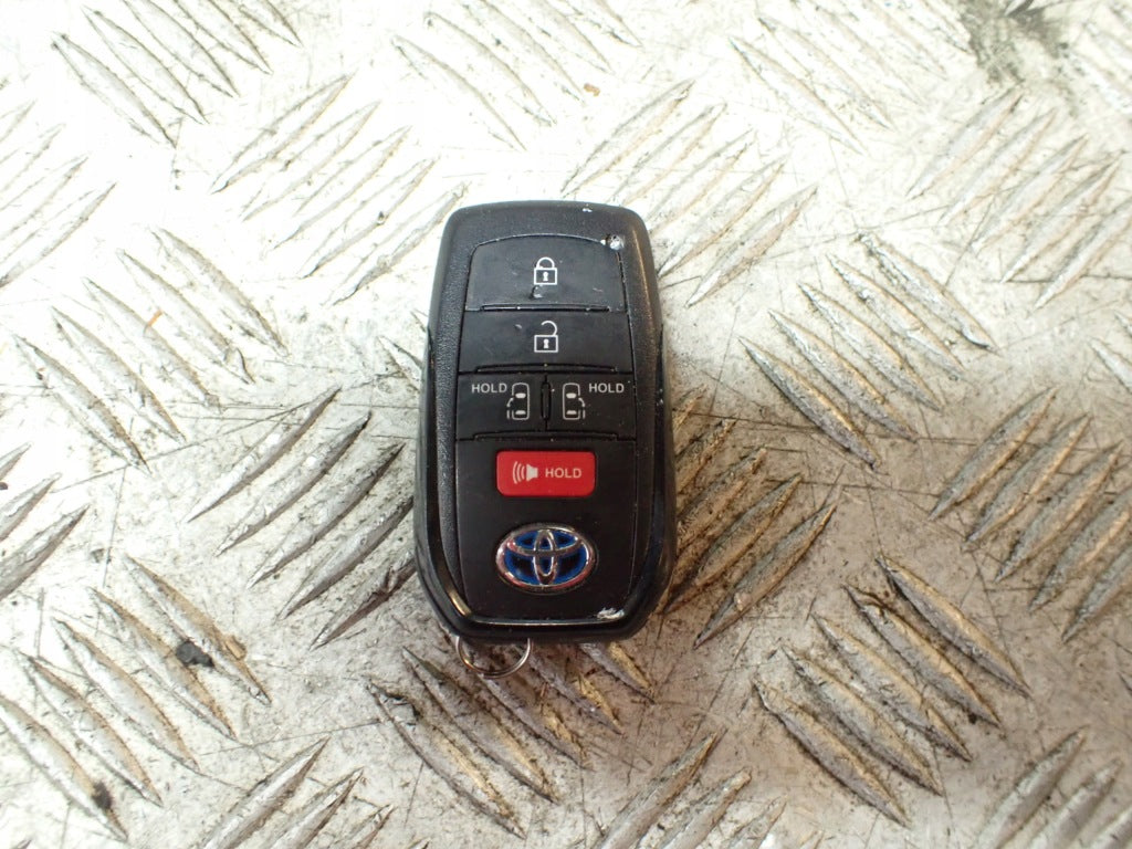 Pilot Kluczyk Toyota Sienna XL40 2021