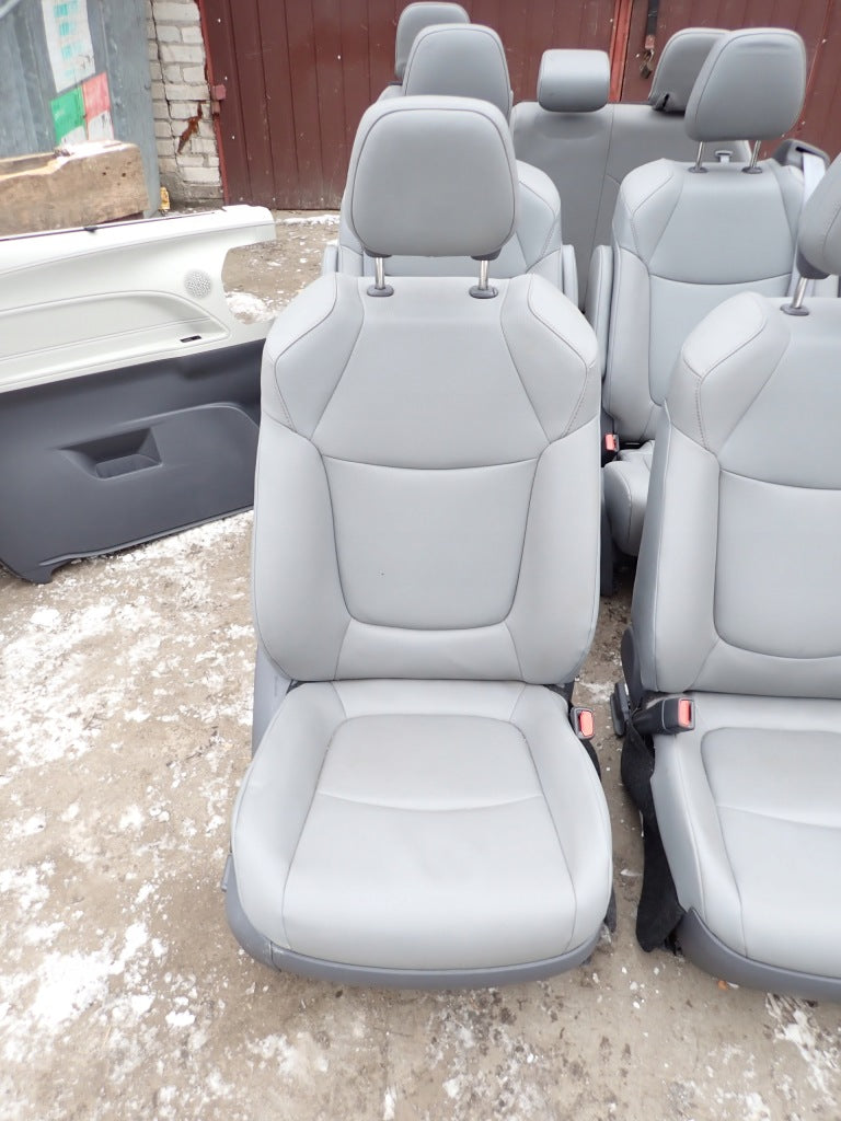 Tapicerka Kpl. Fotele Kanapa Boczki Skóra Toyota Sienna 2021
