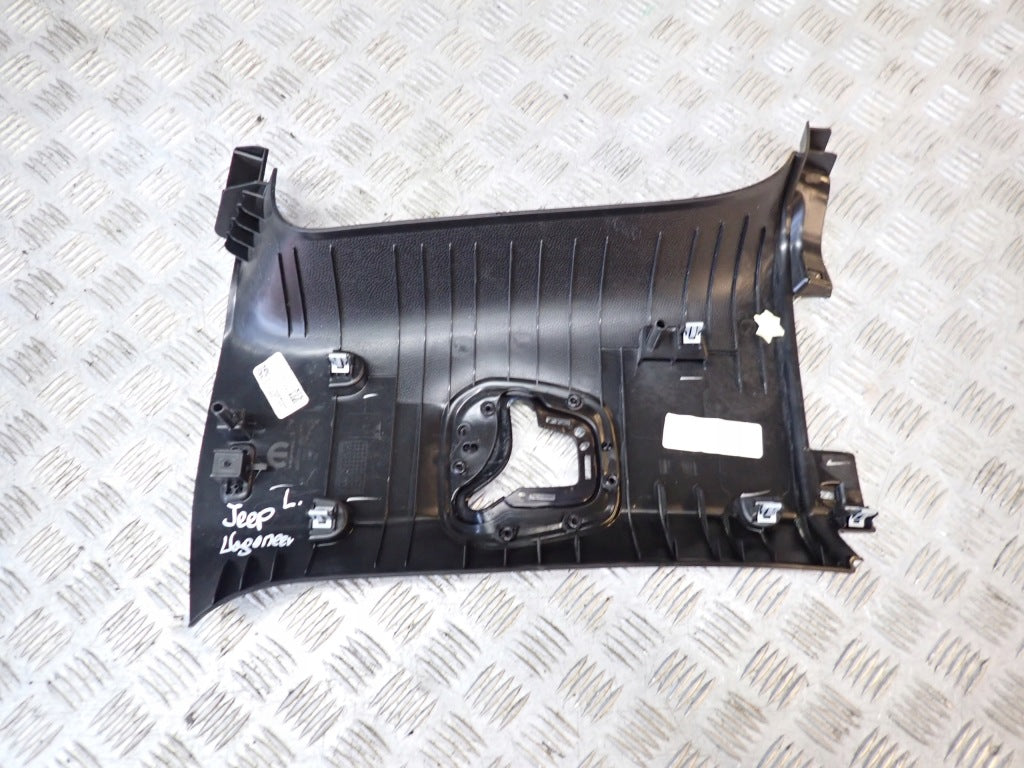 Osłona Słupka Tylna Lewa Jeep Wagoneer Grand Wagoneer WS 5.7 22-