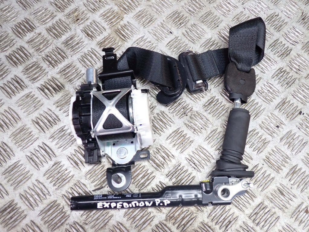 Napinacz pasa bezpieczeństwa prawy do Ford Expedition 2018- Autolandparts, element mocujący pas bezpieczeństwa samochodu.