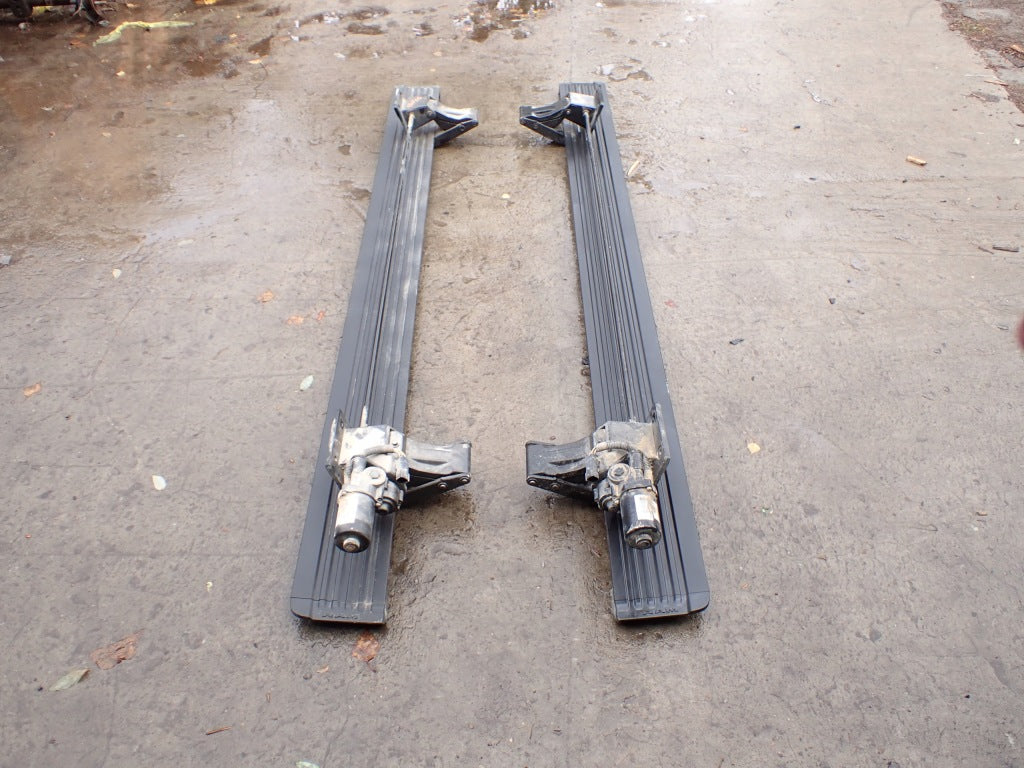 Electric Retractable Steps Pair Set Dodge RAM Crew Cab V 2019-