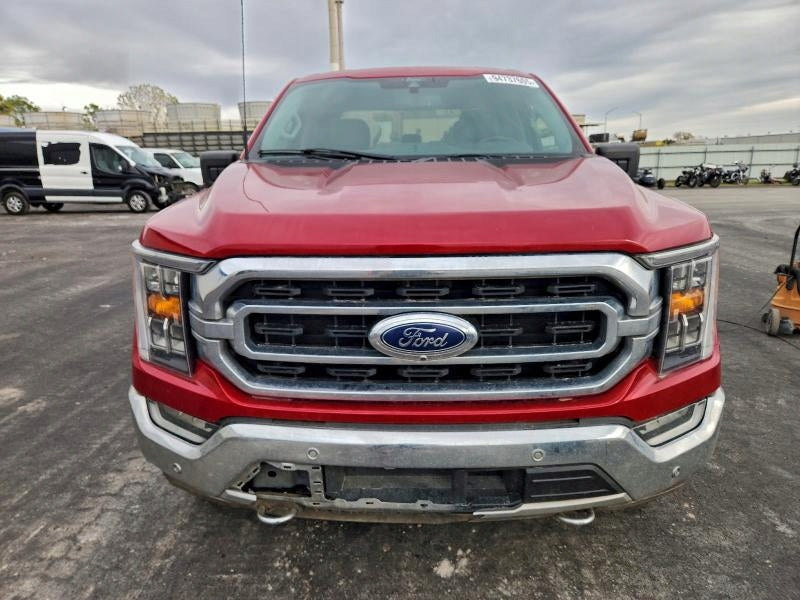 Przewód powietrza do Ford F150 3.5 2021, Autolandparts, pokazany na zdjęciu, z elastycznym materiałem i końcówkami.