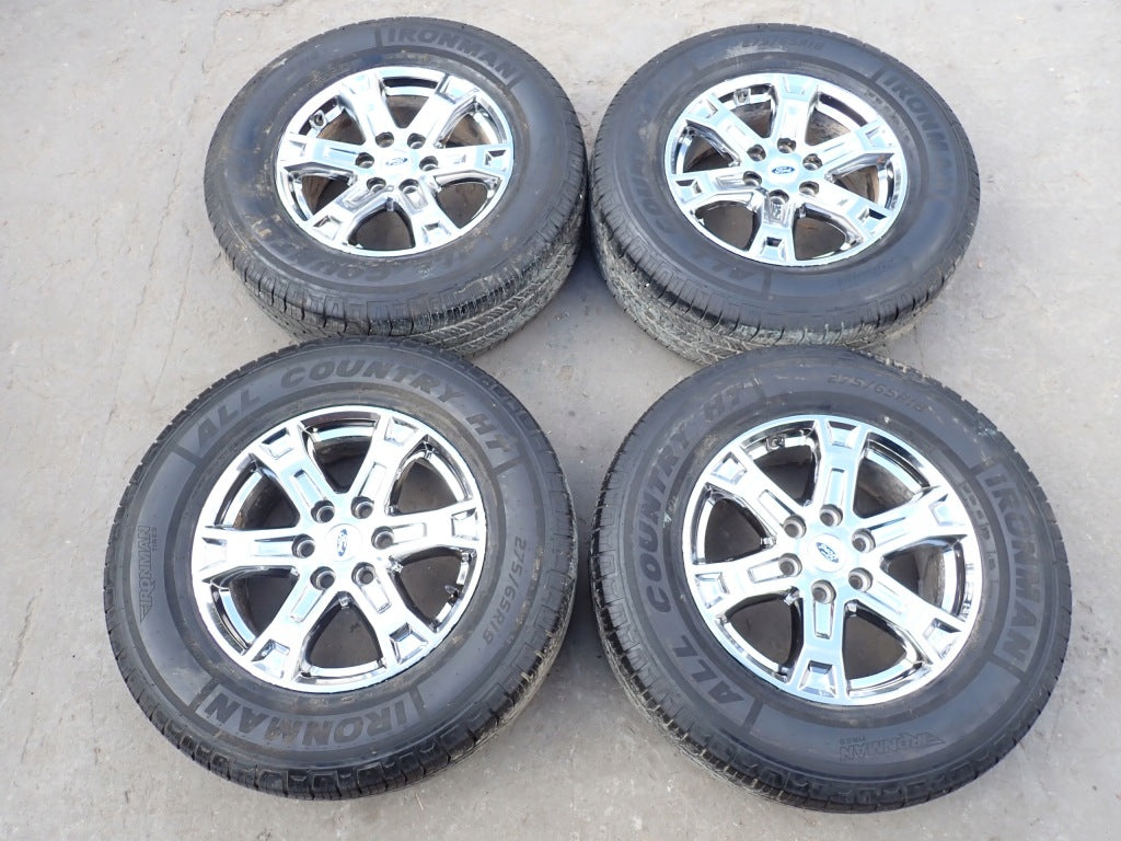 Alufelgi 18 cali z oponami Ironman 275/65 R18 do Ford F150 2021, widok na samochodowe koła i felgi.