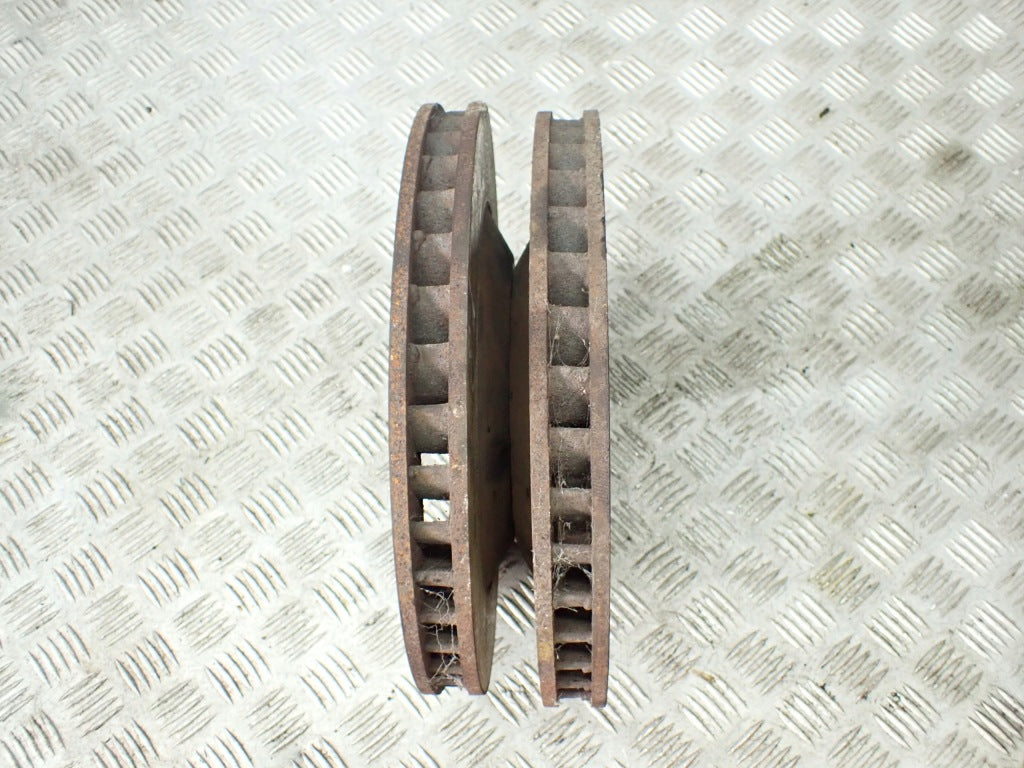 Tarcze Hamulcowe Przód Przednie Para Chevrolet Corvette C5 2001