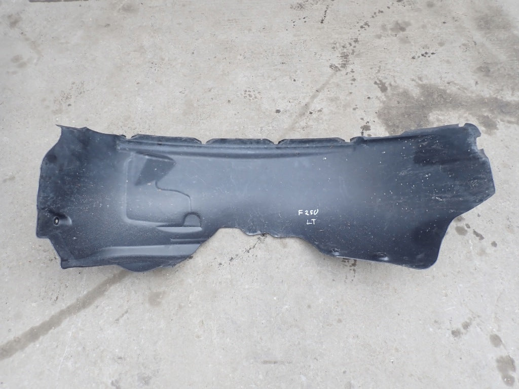 Lewe tylne nadkole do Ford F350 F250 2021, marka Autolandparts, widok z boku na metalową część karoserii samochodu.