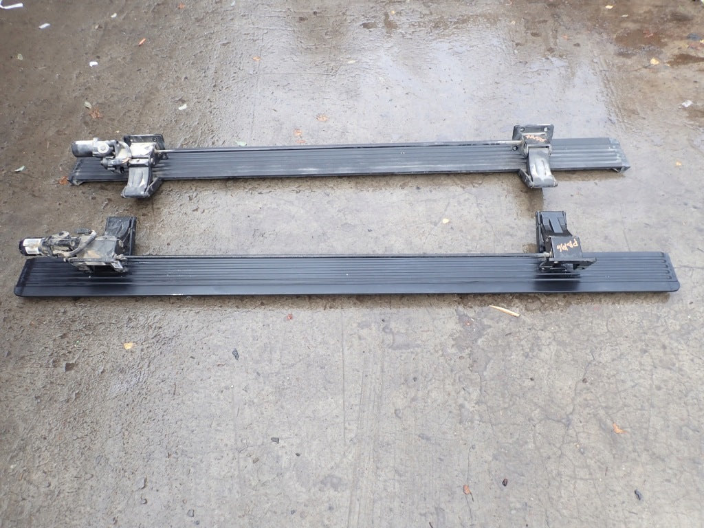 Electric Retractable Steps Pair Set Dodge RAM Crew Cab V 2019-