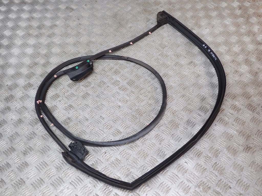 Uszczelka Drzwi Prawa Przednia Toyota Sienna XL40 2021