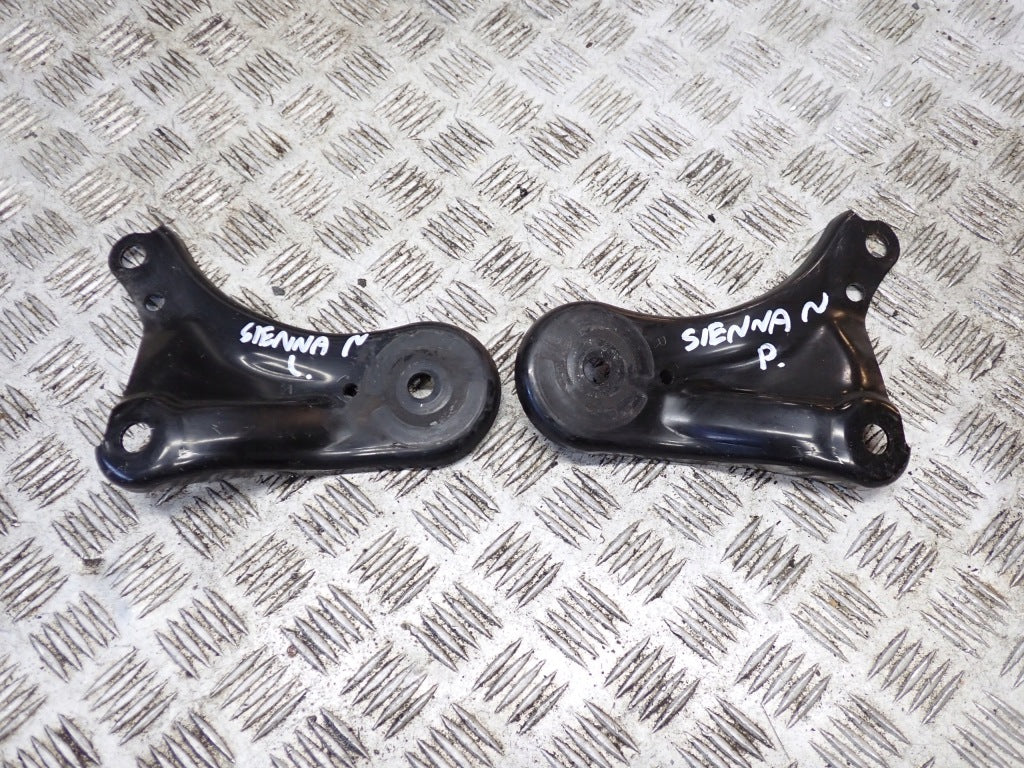 Wspornik Mocowanie Sanek Zawieszenia Toyota Sienna XL40 2021