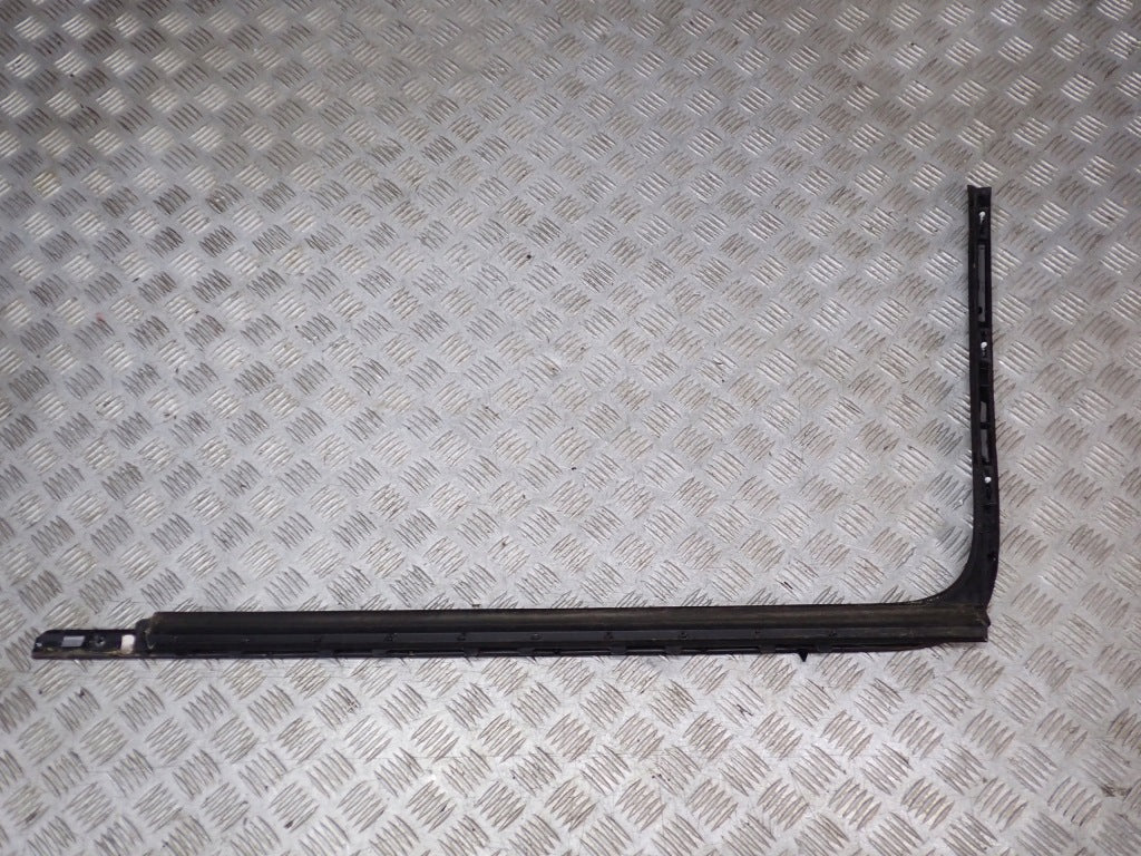 Listwa drzwi prawa przednia do Jeep Wagoneer Grand Wagoneer WS 22, część marki Autolandparts, widoczna na zdjęciu