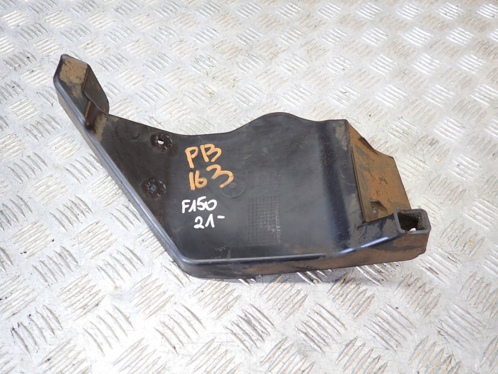 Osłona dolna Ford F150 3.5 2021- na zdjęciu, część samochodowa marki Autolandparts, czarna i wytrzymała konstrukcja
