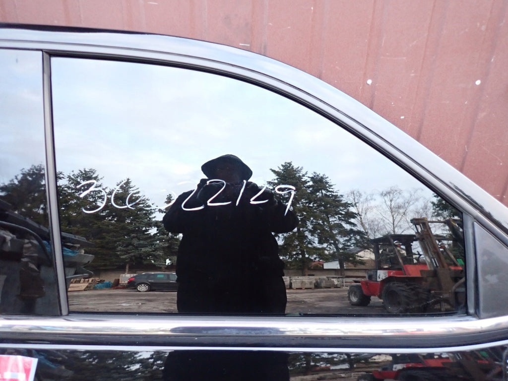 Right Front Door Glass Chevrolet Silverado GMC Sierra 2019-