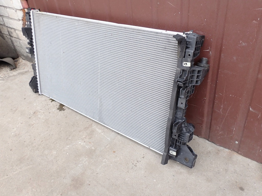 Chłodnica Wody Ford F150 5.0 3.5 Hybrid Raptor 2021-