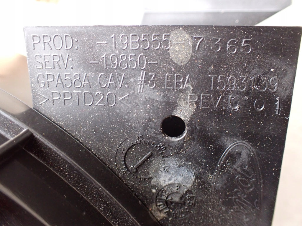 Nagrzewnica Ford F150 2025 LIFT marki Autolandparts, widok na urządzenie grzewcze do samochodu, element silnika.