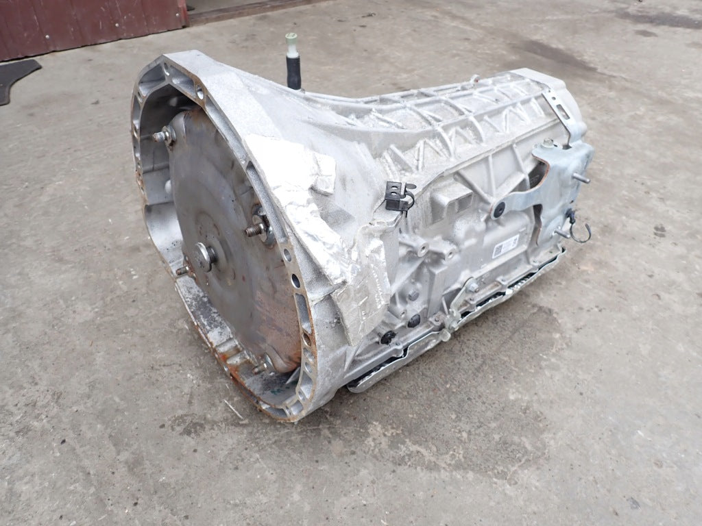 Skrzynia biegów komplet 10R 27L35L do Ford Expedition F150 XLT 2024, marki Autolandparts, widok na elementy mechaniczne