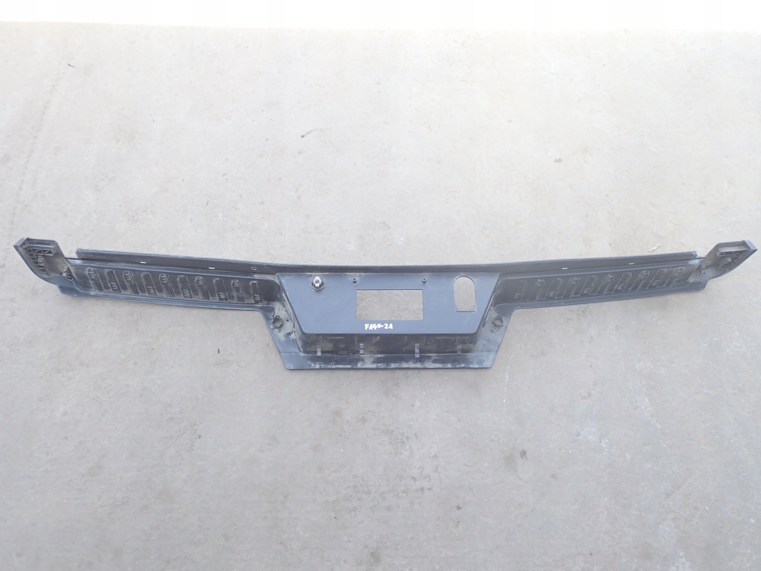 Listwa Nakładka Zderzaka Tylnego Tył Tylna Środkowa Ford F150 3.5 4x4 2021-