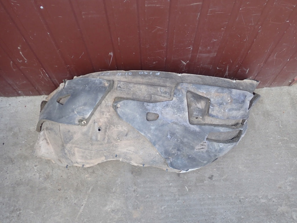 Nadkole prawe przednie do Ford F150 2021- z marki Autolandparts, widok z zewnątrz, kolor czarny, element karoserii samochodu.