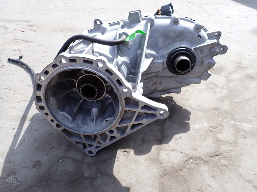 Reduktor skrzyni Ford F150 XLT 2024 LIFT marki Autolandparts, widok z bliska na element montażowy.