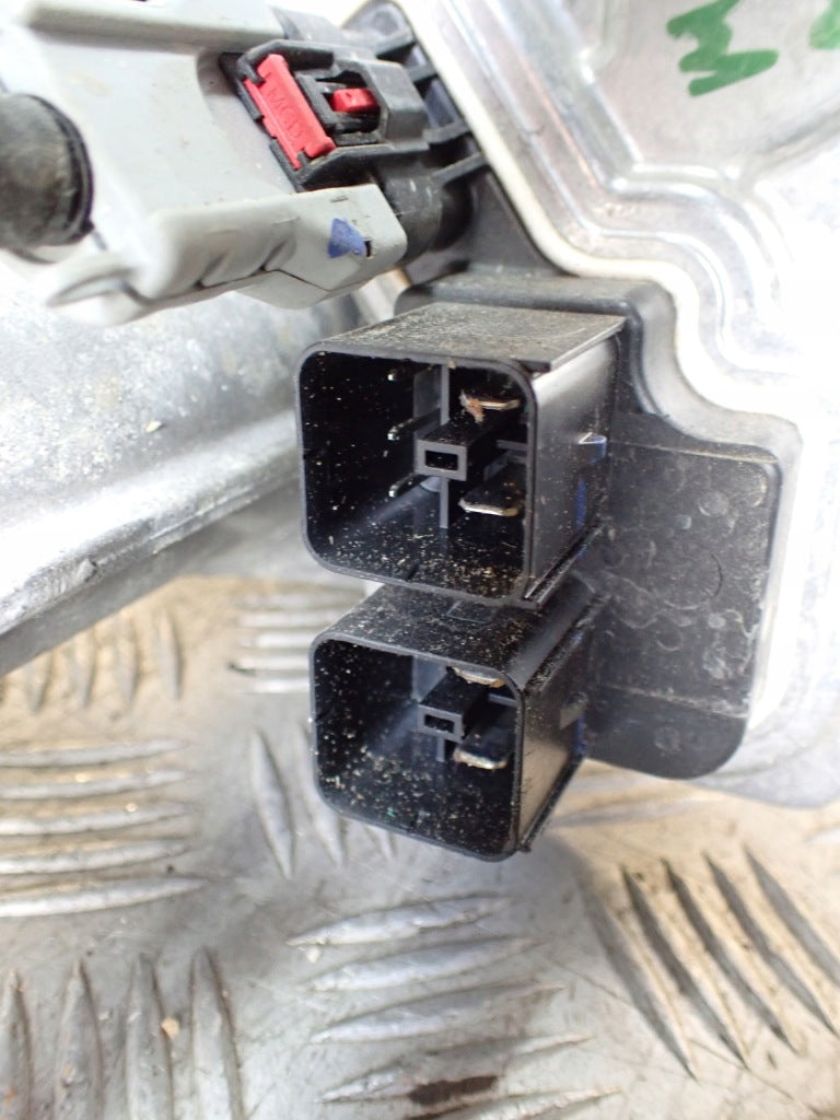Przekładnia kierownicza do Ford F150 2024 LIFT, Maglownica Autolandparts, widok na część mechanizmu samochodu.