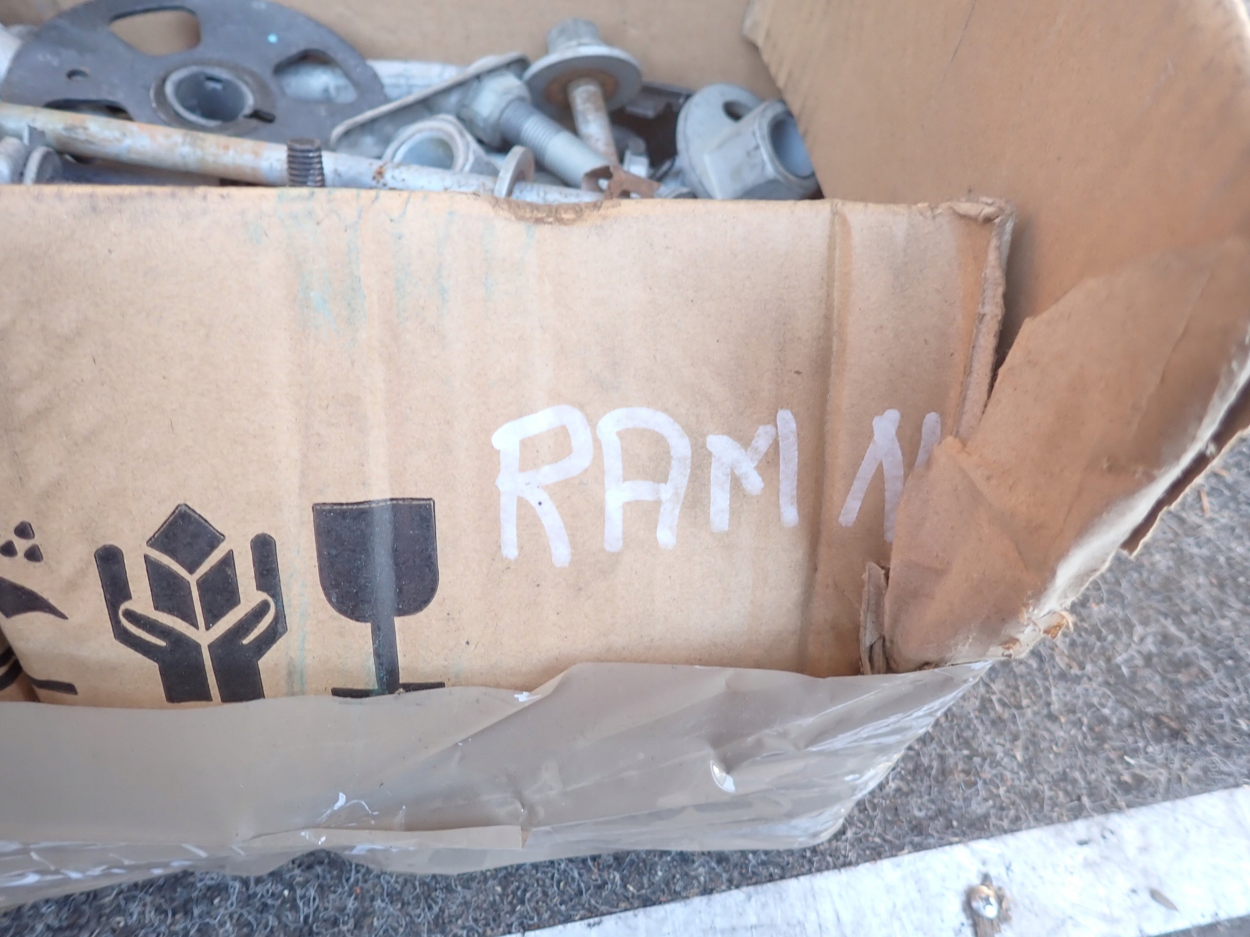 Śruby Nakrętki Podkładki Kpl. Dodge RAM V 2019-