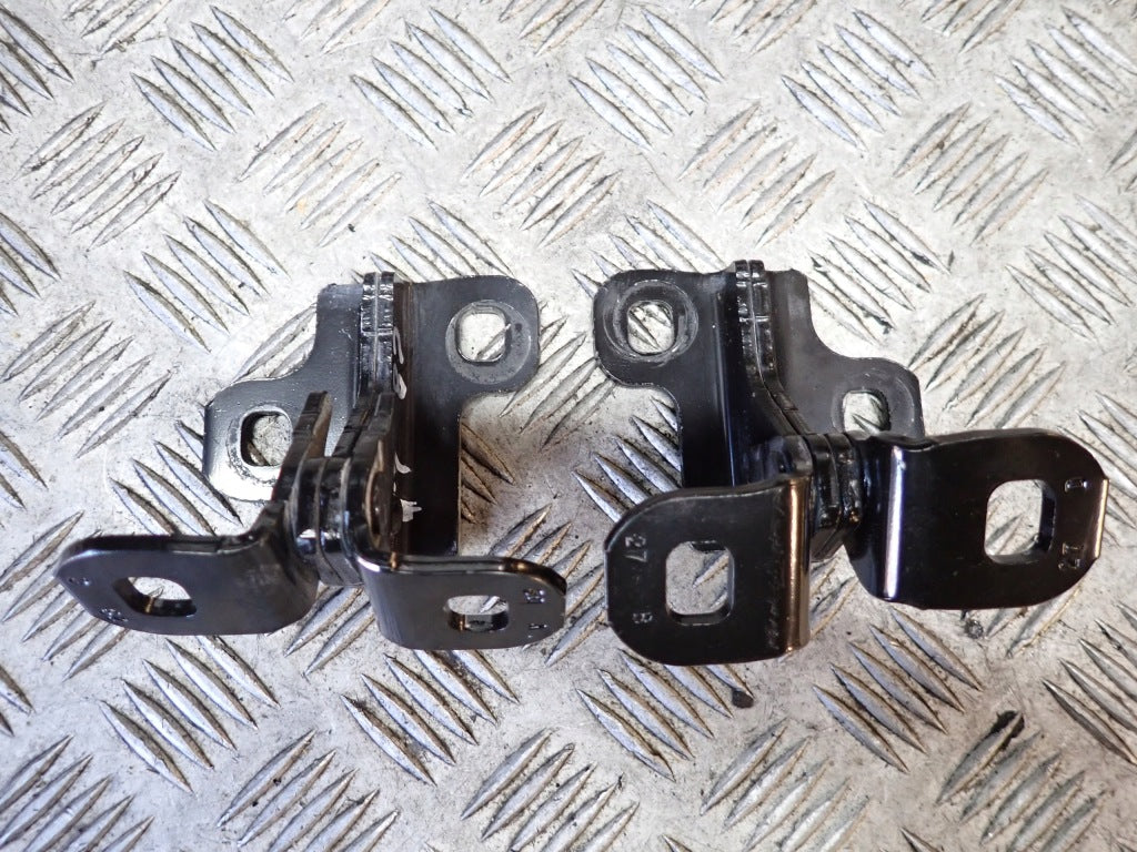 Door Hinges PAIR Chevrolet Corvette C8 20-