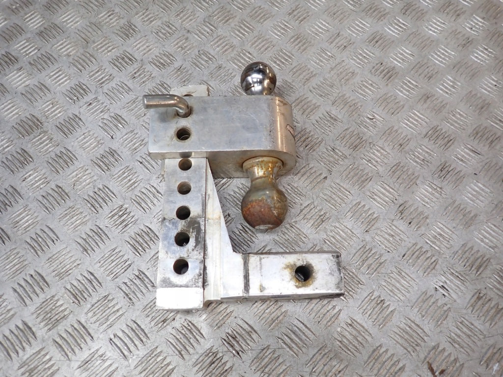 Hak Tylny Dodge Ram 5.7 HEMI 1500 19-