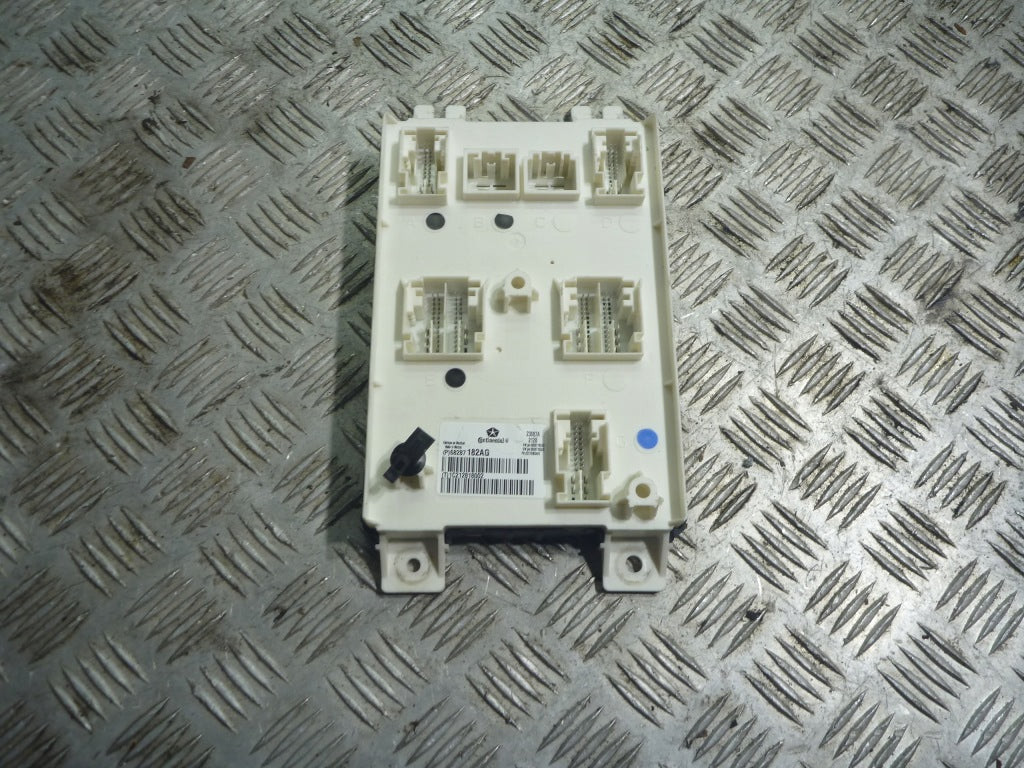 Comfort Module BCM BCU Dodge RAM 5.7 2019-