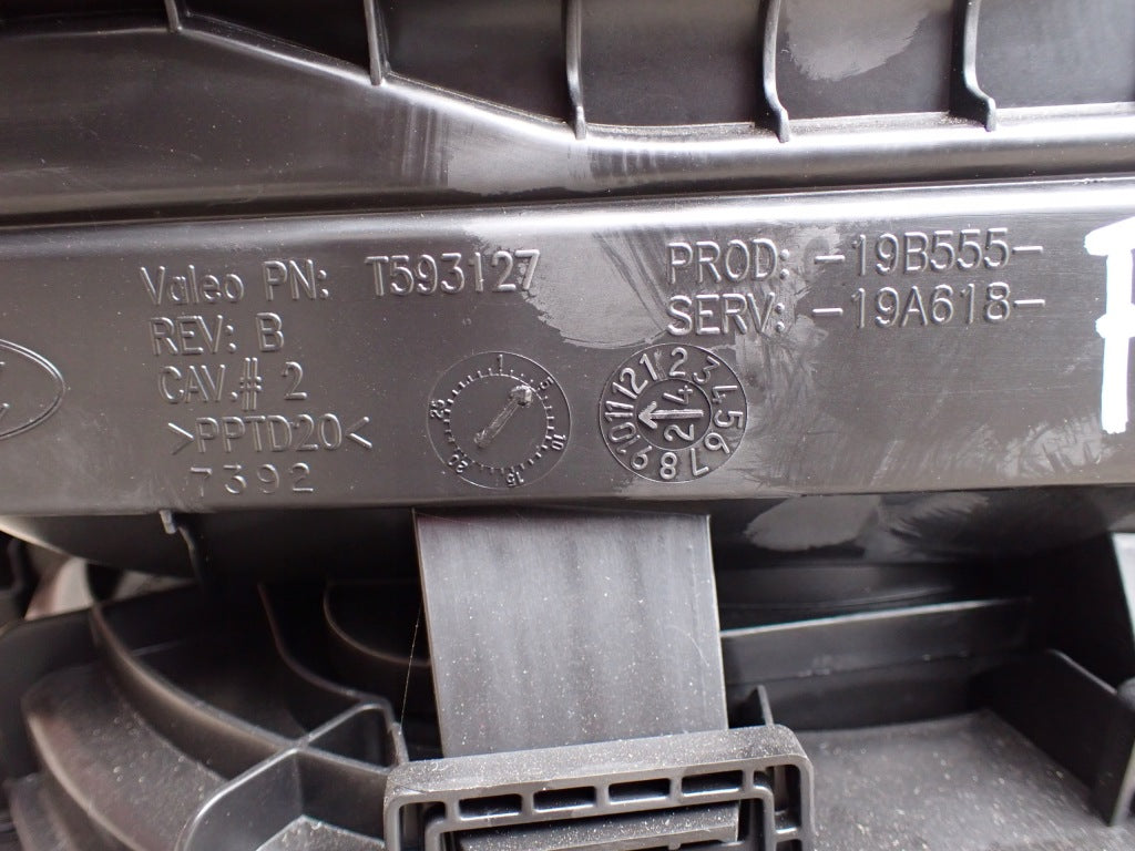 Nagrzewnica Ford F150 2025 LIFT marki Autolandparts, widok na element nagrzewnicy z komponentami i podzespołami.