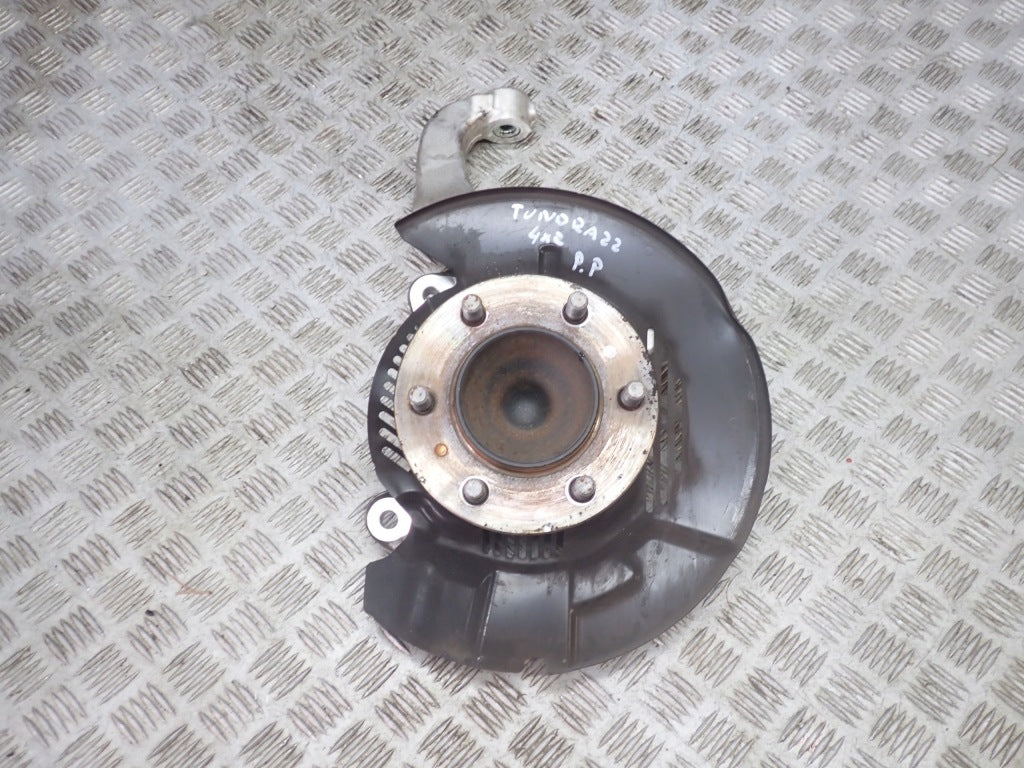 Zwrotnica Kpl. Piasta Prawa Toyota Tundra Sequoia 4x2 2022-
