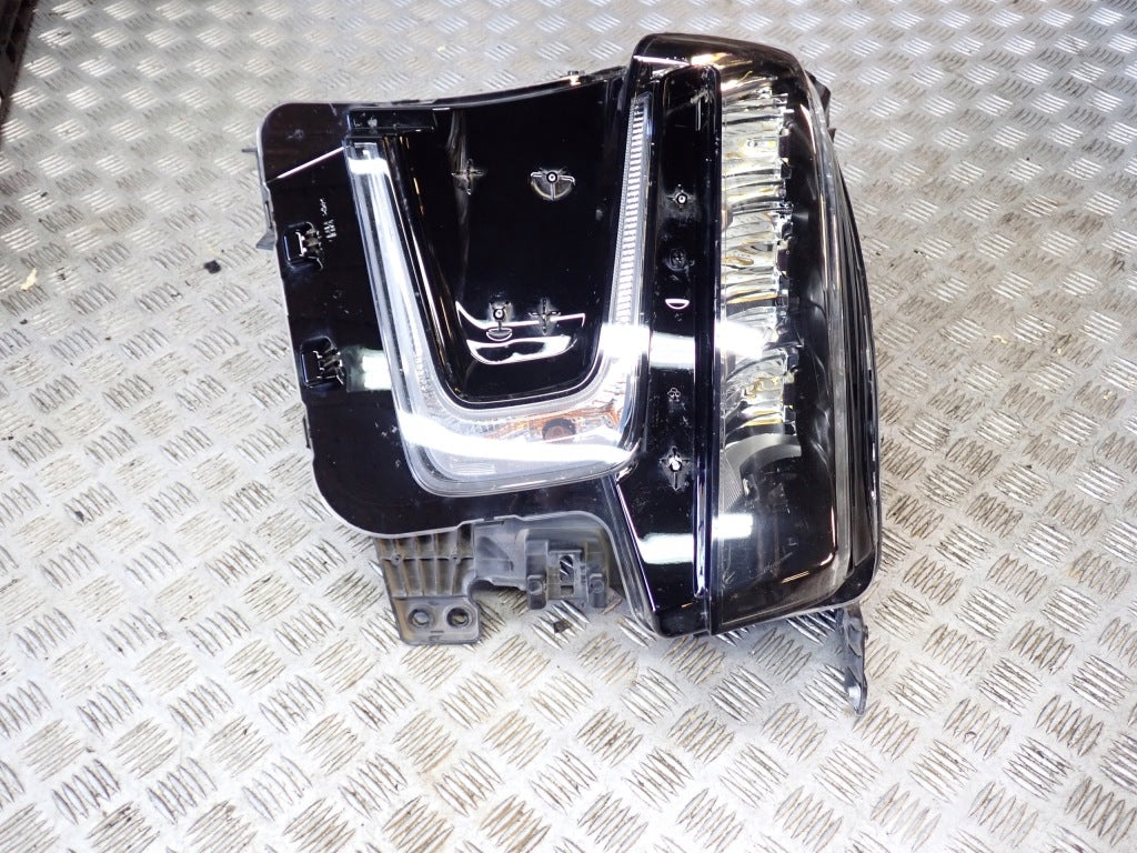 Reflektor Prawy Lampa Przednia Prawa Chevrolet Suburban Tahoe 2021-