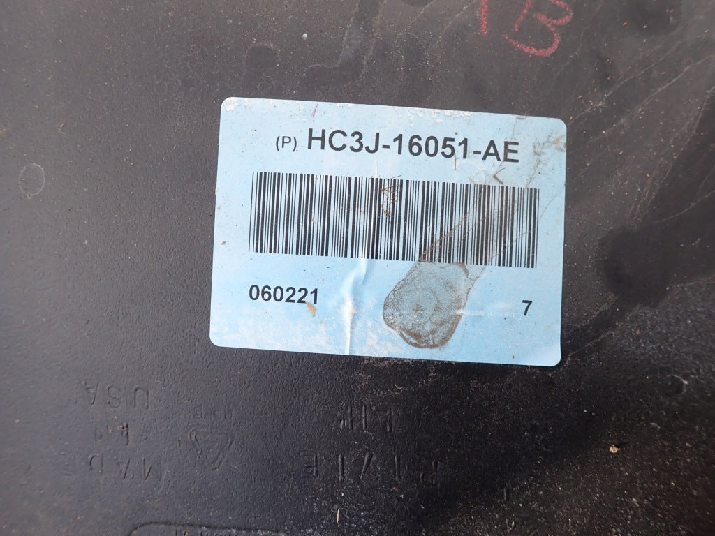 Nadkole tylne lewe do Ford F350 F250 2021, lewy element nadkola, montaż w tylnej części pojazdu, widać powierzchnię i krawędzie.